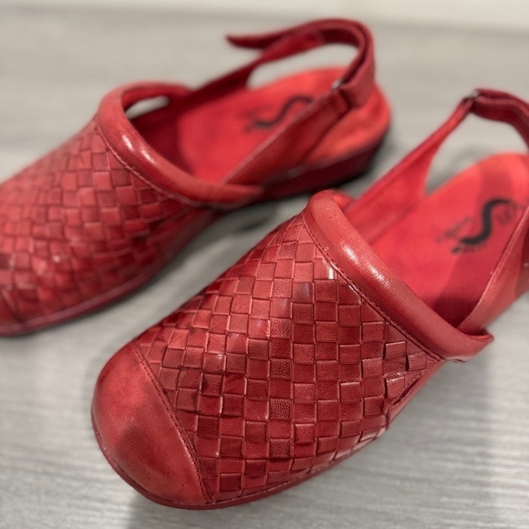 SoftWalk Salina Woven II Women's Red Leather Shoes - Picture 2 of 10